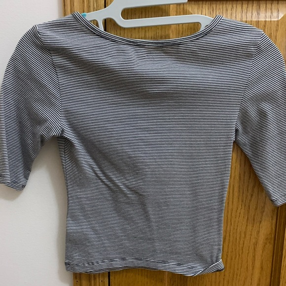 Striped 1 quarter sleeve, 3 button tank top - Picture 3 of 3